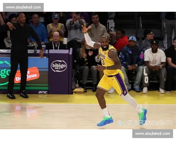 新赛季篮球焦点解析球队动向球星表现与联盟格局深度解读全面观察